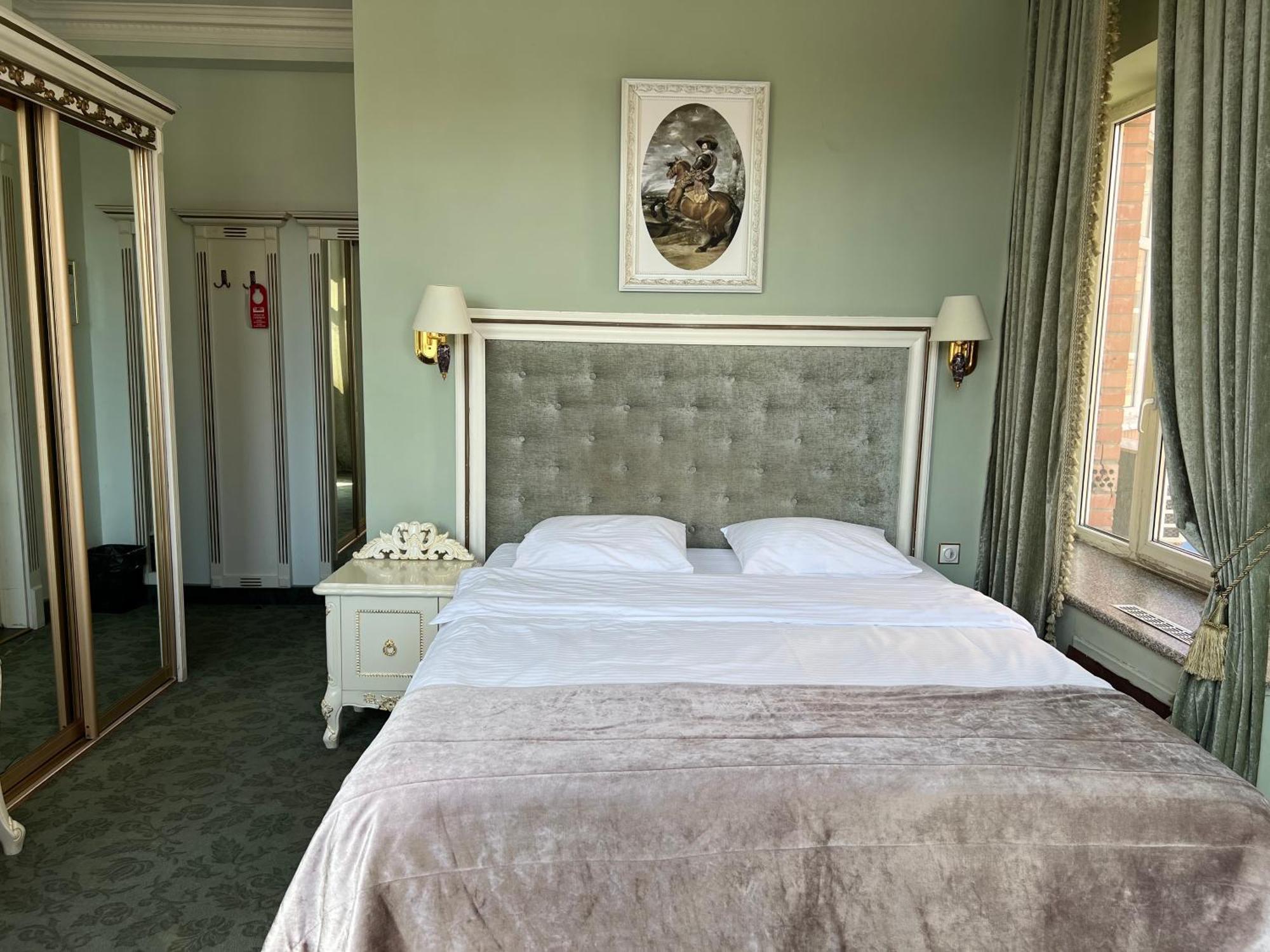 Royal City Hotel Kijev Szoba fotó