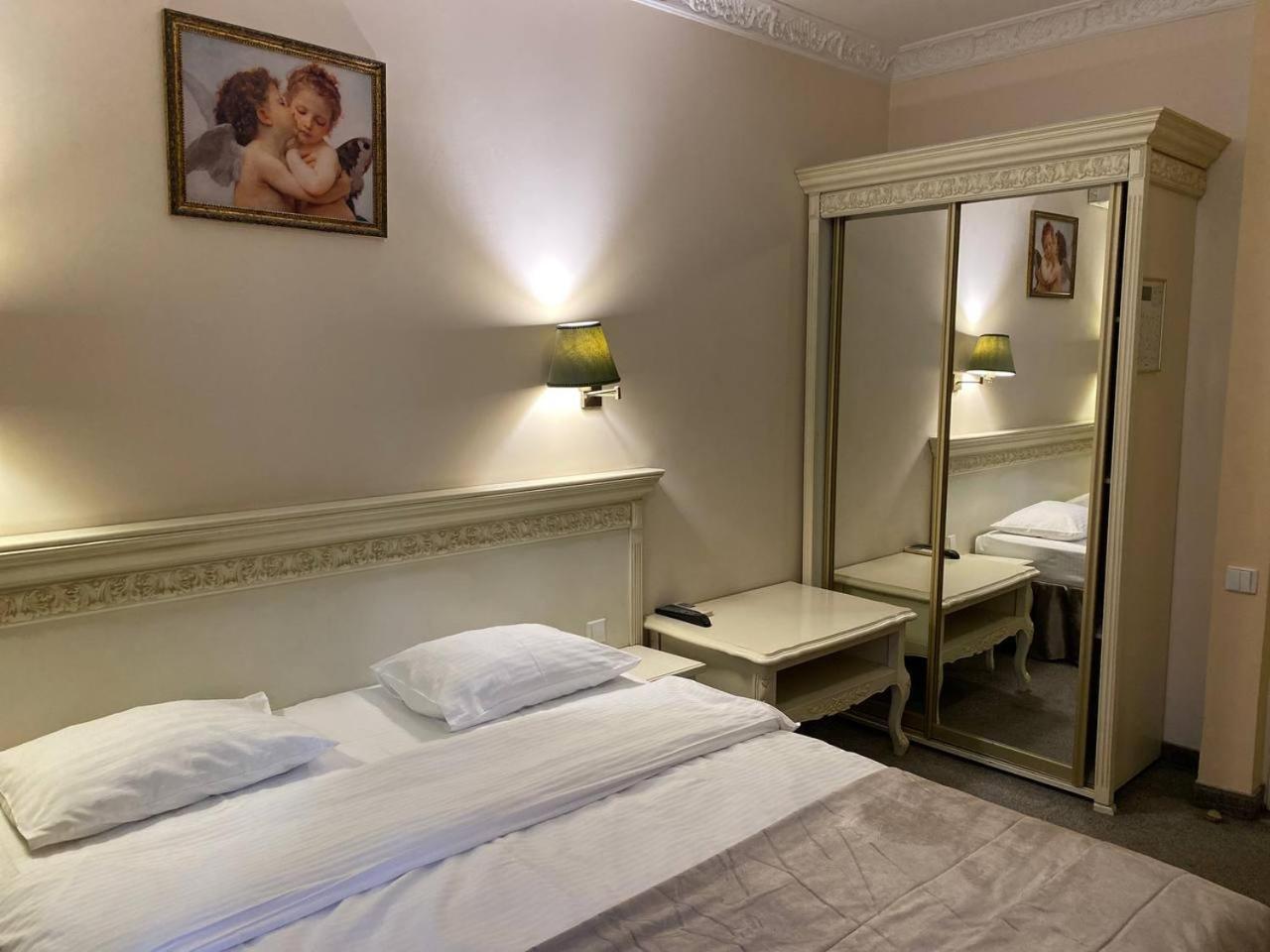 Royal City Hotel Kijev Szoba fotó